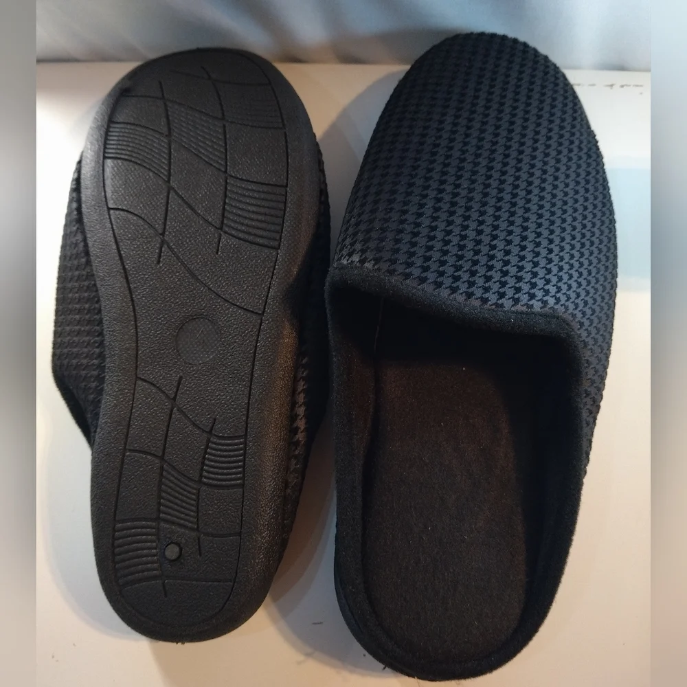 Slippers - Picture 3 of 4